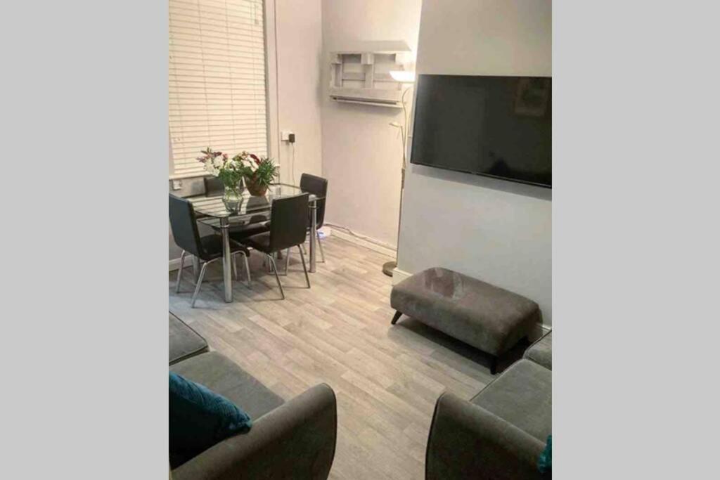 The Terrace Chester, Modern 3 Bed House Екстериор снимка